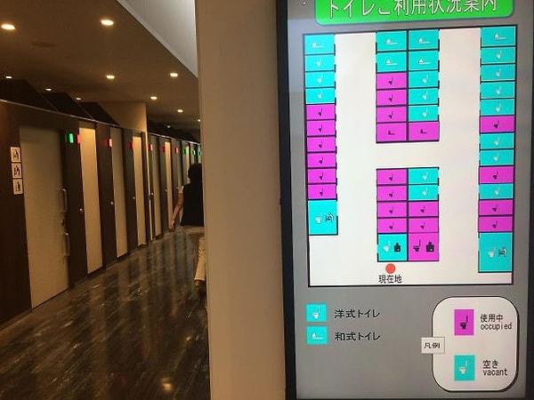 14. Japonya'daki bu sistem sayesinde hangi tuvaletin boş, hangisinin dolu olduğunu görebiliyorsunuz.