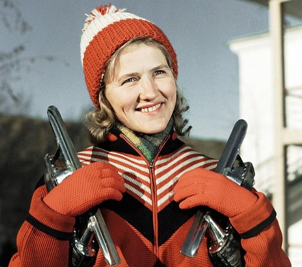 3. Есть мысли относительно того, кто на этой фотографии?