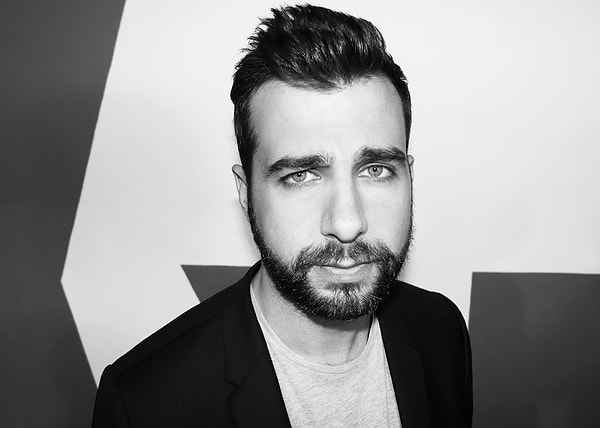 6. А этого бородача зовут...