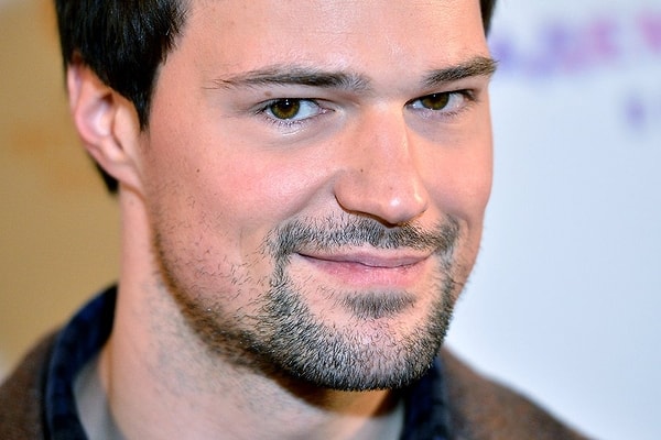 14. Этого красавчика зовут...