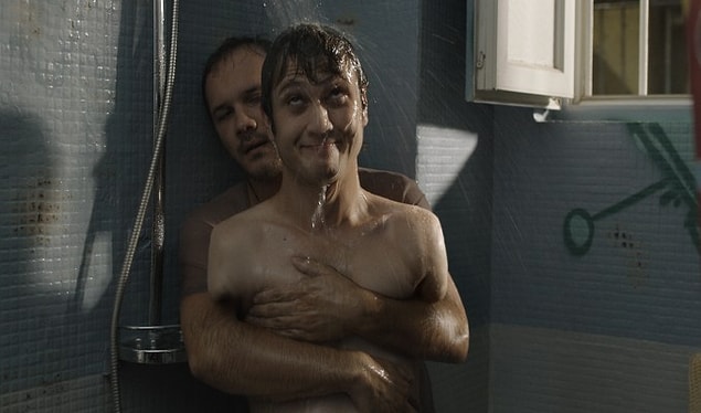 2013'te ikinci filmi de gelmiş hemen: 'Tamam Mıyız?'. Çağan Irmak'ın LGBT temalı filminde kolları ve bacakları olmayan İhsan isimli bir genci canlandırdı.
