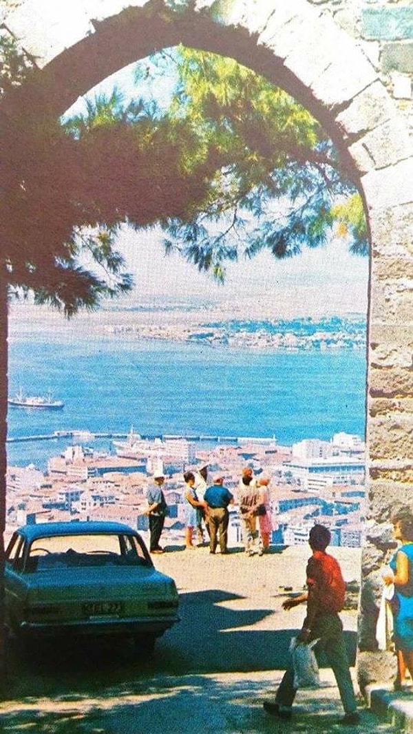 22. Kadifekale'den Körfez'e bakış (1970'ler)