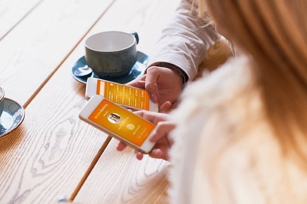 2. Компания Apple проверяет, сколько денег находится на вашей банковской карте