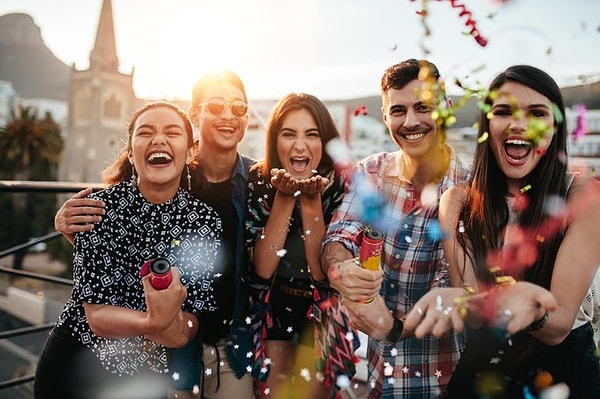 11. К вам тянутся люди