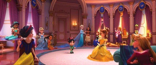 13. Ralph Breaks the Internet animasyon filminden yayınlanan yeni görselde bütün Disney prenseslerini bir arada görmek mümkün.