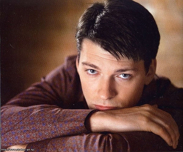 6. Продолжаем, этого актера зовут...