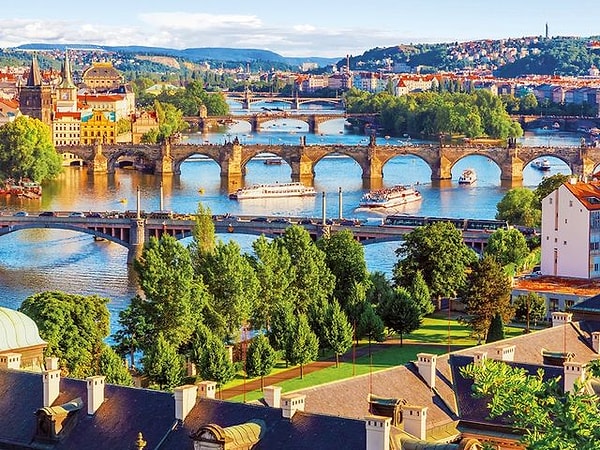 7. Что тебя больше всего привлекает в путешествиях?