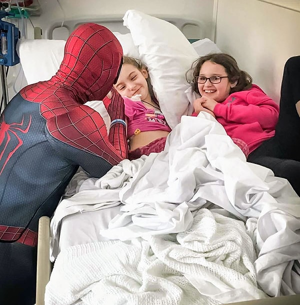 8. Поначалу больницы не хотели с ним сотрудничать, но Рики настаивал на том, что он может помочь детям