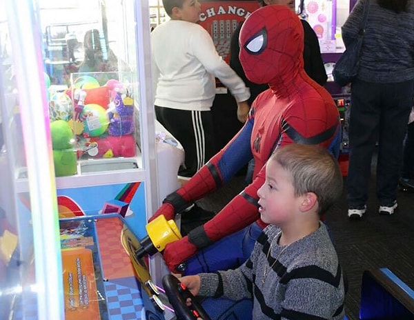 10. С 2014 года Мена посетил более 10 000 детей!