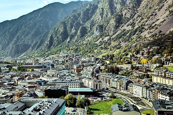 1. Андорра