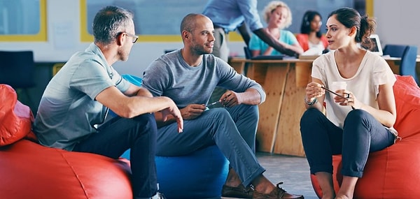 13. Вы можете сказать, что на вашем рабочем месте царит расслабленная, теплая и дружелюбная атмосфера, где нет необходимости в спешке?