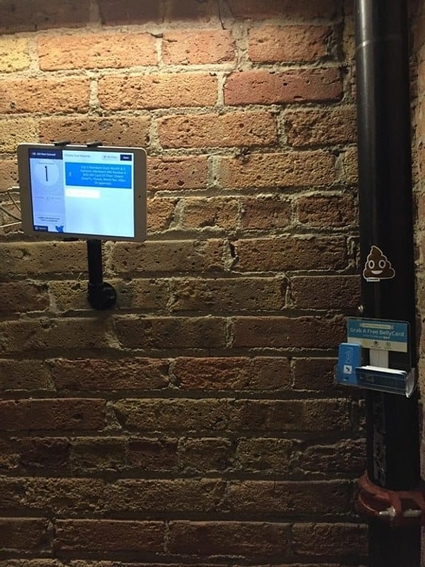 9. А в этом офисе есть возможность зарабатывать очки и различные награды за пользование лестницей, а не лифтом