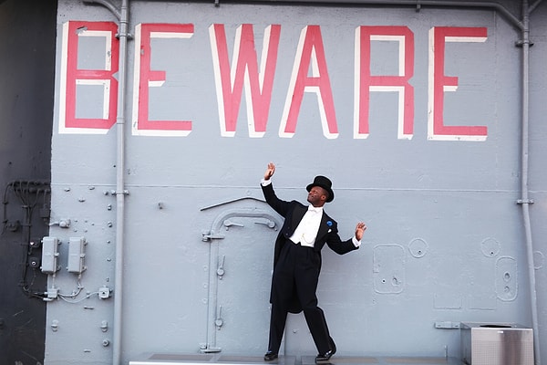 3. Выходные в День поминовения в Нью-Йорке были очень душными, за исключением палубы авианосца «Интрепид», где царил прохладный и освежающий 1947 год.