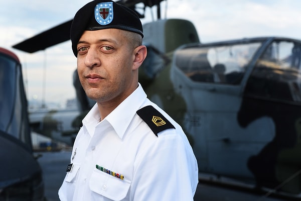 6. Тысячи костюмированных танцоров, большинство из которых надевают винтажную одежду 1940-х годов, ежегодно проводят паломничество к 80-летнему музейному кораблю «Интрепид» для ежегодной «Битвы Биг-Бэндов».