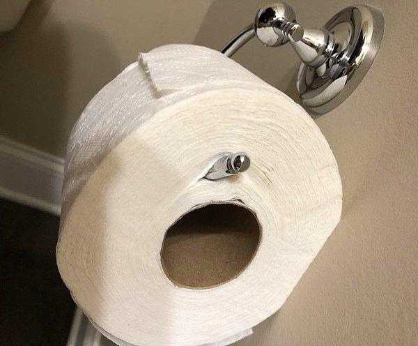 14. "Kocam tuvalet kağıdını bitirdikten sonra yenisini koymayı sürekli unutuyor. Bugün unutmadı."