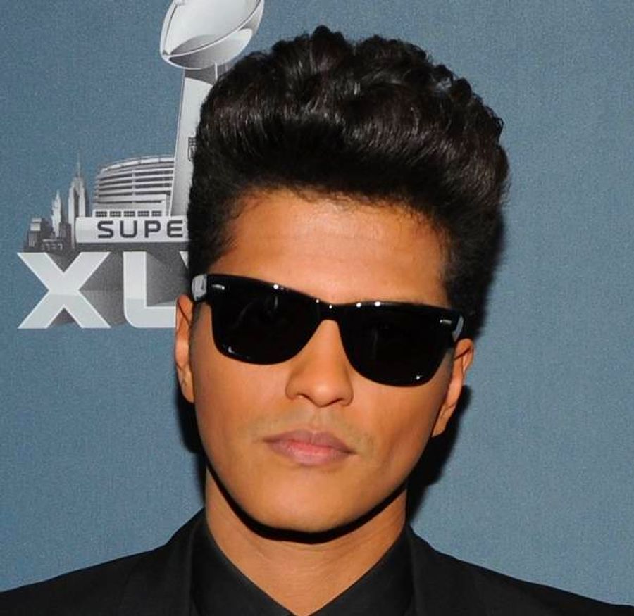 Famous people around the world. Bruno Mars. Парик мужская псай. Famous people. Really famous people's.