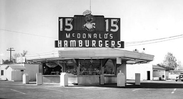 26. İlk McDonald's restoranı, 1948