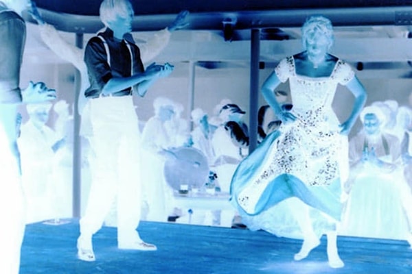 1. Начнем с «цветочков»: из какого фильма этот кадр?