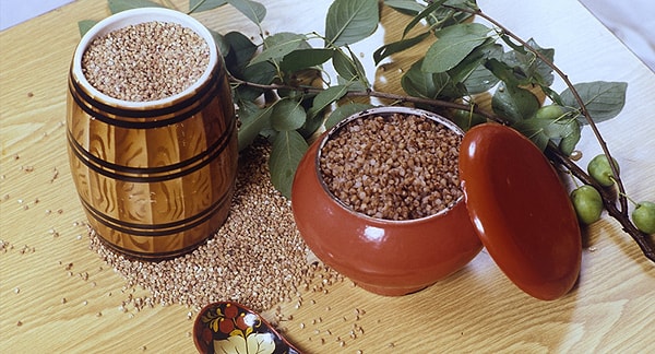 8. Давайте переместимся в бакалею. Сколько стоила пачка гречки (1 кг)?