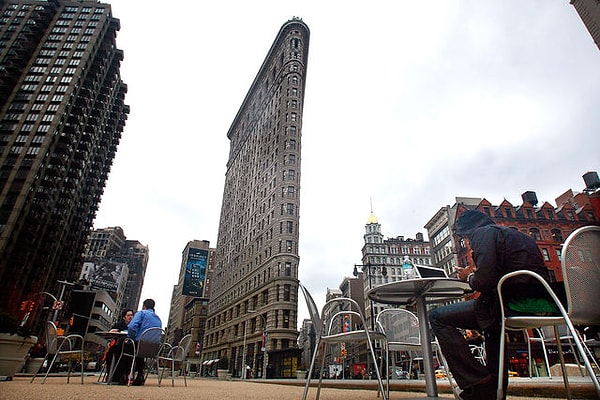 5. Знаете название этого плоского небоскрёба?