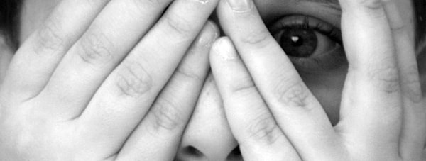 12. Атазагорафобия. Так называется боязнь быть забытым или проигнорированным.