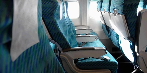 4. Любители подлокотников - их ненавидит 60% пассажиров