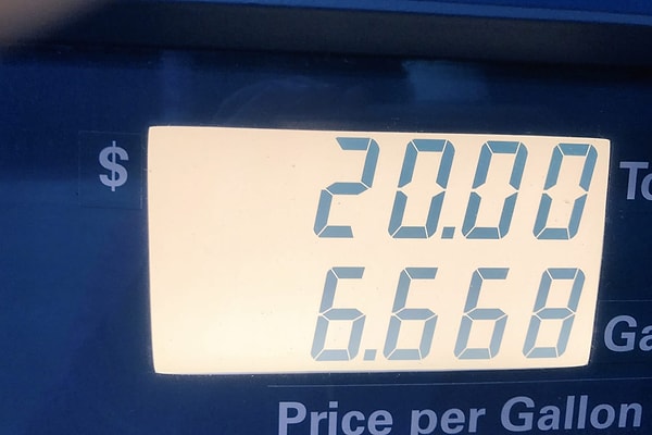 9. Заправляться непременно до круглого числа на экране.