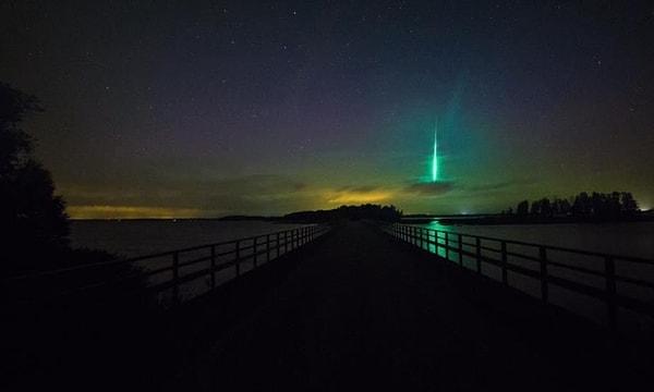 6. Kuzey Işıkları'nı ararken yeşil bir gök taşının fotoğrafını çeken İsveçli fotoğrafçı! 👏👏