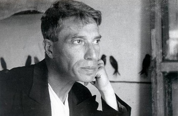 11. Этот герой, несомненно, является вершиной творчества Бориса Пастернака как прозаика. Будучи талантливым поэтом, этот персонаж решает посвятить жизнь медицине, отправляется на войну в качестве военного врача, где для него и начинается настоящая череда испытаний.