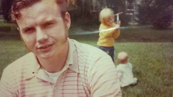 23. Папаша, может, обернетесь?