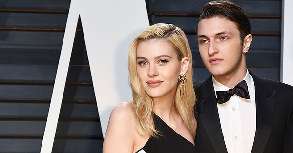 6. Снимок шокировал многих, ведь еще в начале мая Анвар появлялся на публике со своей девушкой Николой Пельтц, отношения с которой длились более 1,5 лет