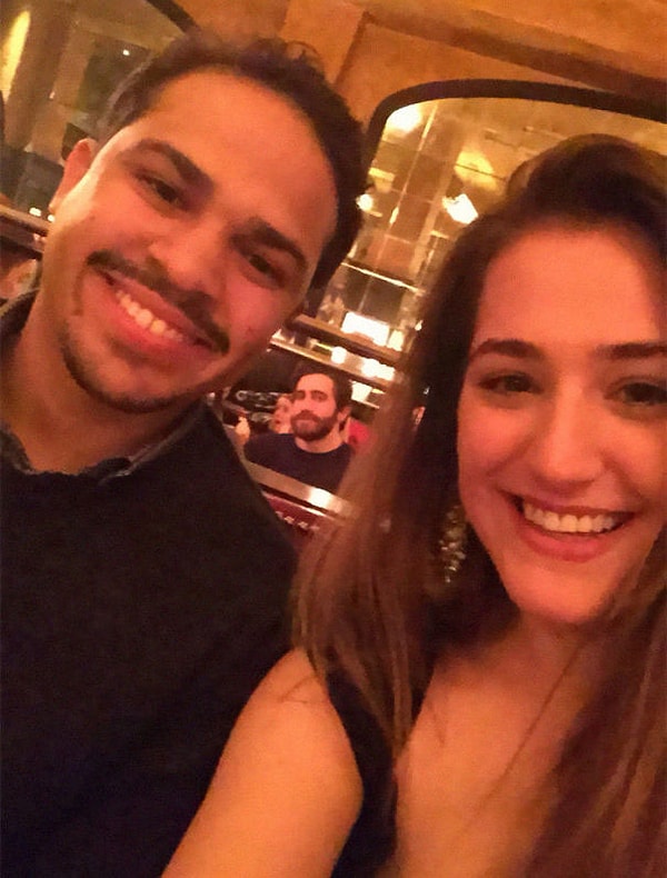 16. Когда пытаешься сделать милое совместное селфи, а его портит сам Джейк Джилленхол