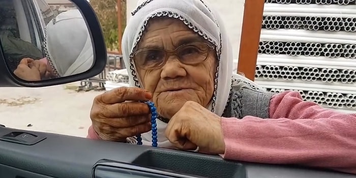 Gençlerden Sigara İsteyen Teyzenin Sigarasına Kavuştuğu Anda Verdiği Efsane Tepki