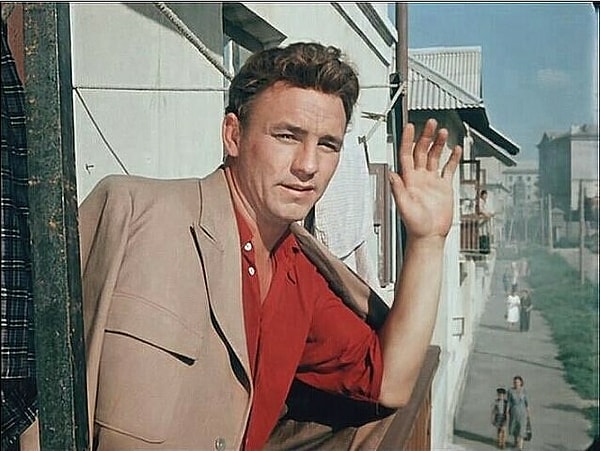 7. Из какого фильма песня "Весёлый марш монтажников" в исполнении Николая Рыбникова?