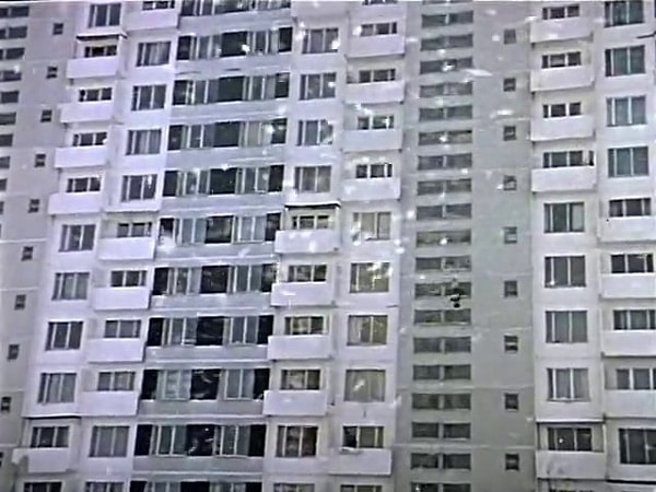 9. В каком фильме прозвучала песня "Со мною вот что происходит" в исполнении Сергея Никитина?