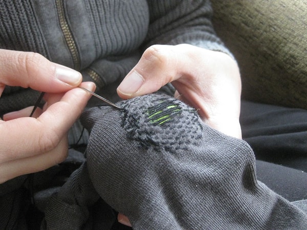 7. А дырку на любимой вещи зашить сумеете?