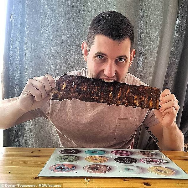 7. Сейчас парень отошел от строгого пищевого плана, при котором завтрак исключался и строго ограничивались калории, и снова стал есть по утрам, а также включил в рацион блюда из риса.