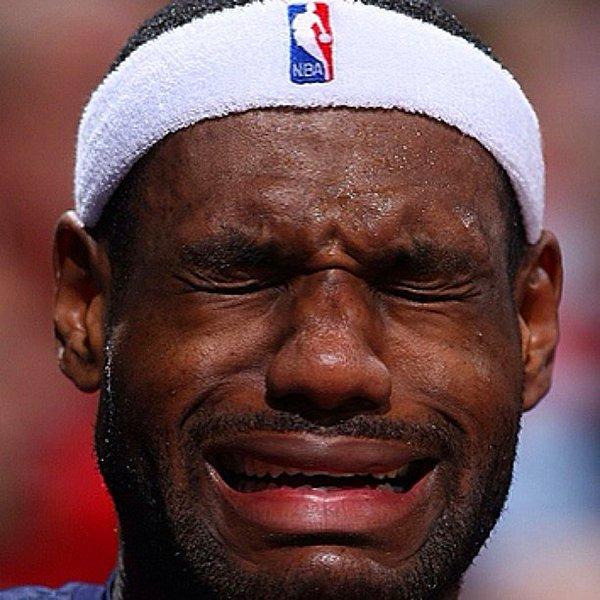 9. Ağlayan LeBron James.