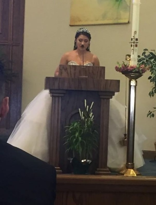 19. Хотели когда-нибудь увидеть фюрера в свадебном платье? Получайте!