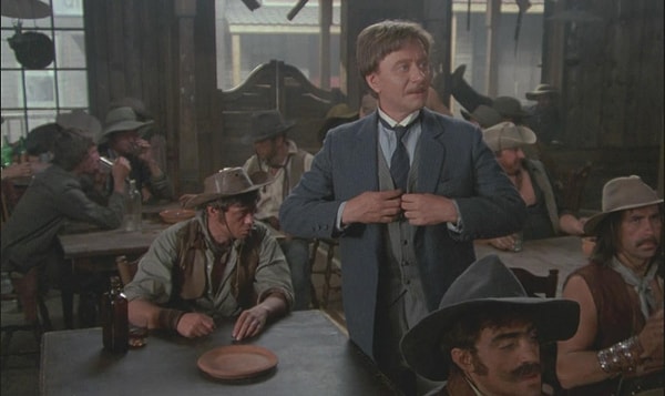 7. Этот образ очень идет актеру.