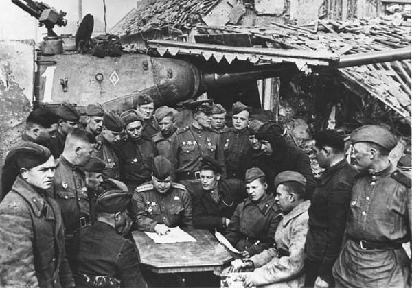 15. Политинформация между боями, апрель 1945 года, Восточная Германия