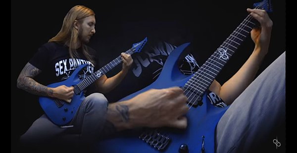 Ola Englund tüm bu özelliklerinden başka son zamanlarda YouTube kanalı ile bir adım öne çıkıyor.