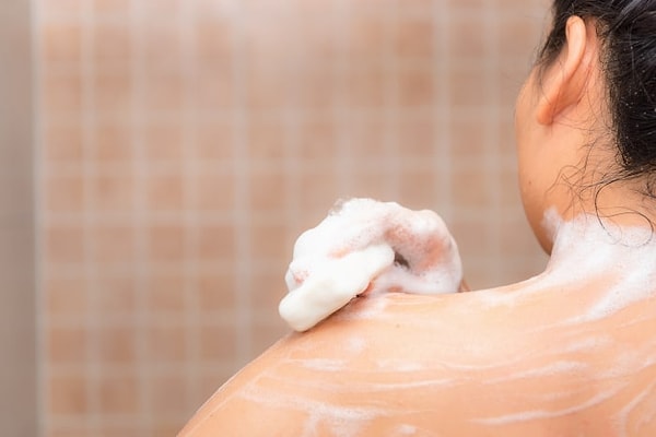 2. Сколько раз в неделю в душе нужно тереться мочалкой?