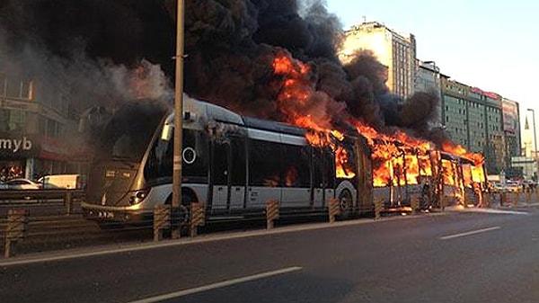 Otobüslerden bir tanesi 3 yıl önce Şinireevler'de yanarak kullanılmaz hale gelmişti.