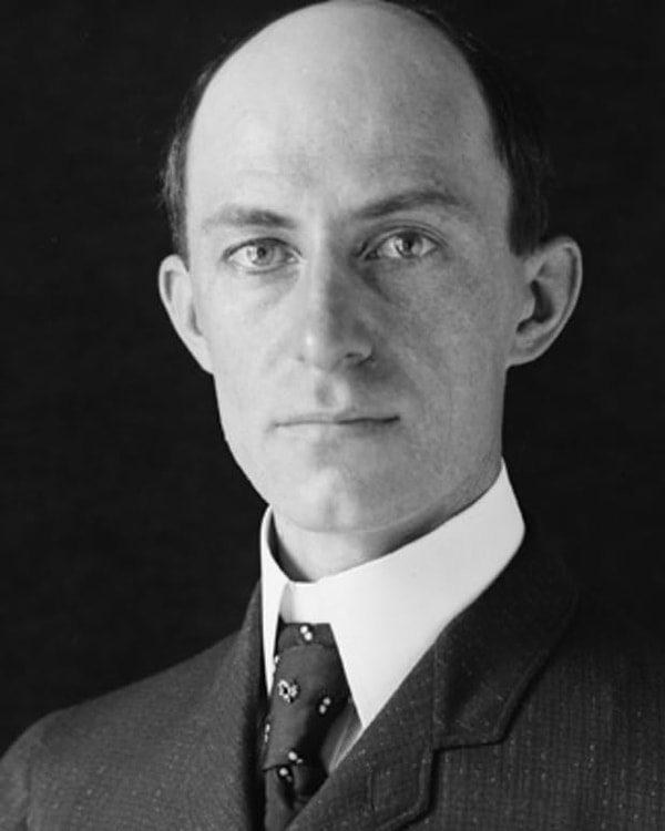 10. Один из создателей первого в мире самолета, Орвилл Райт, был все еще жив в год, когда на Хиросиму и Нагасаки сбросили ядерную бомбу