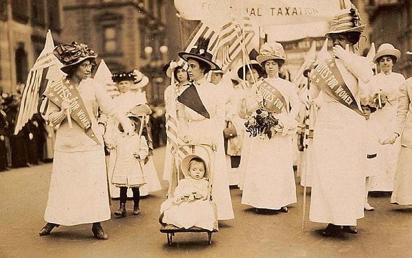 14. Женщины Швейцарии получили право голоса в тот же год, когда компания Intel создала свой первый микропроцессор (1971)