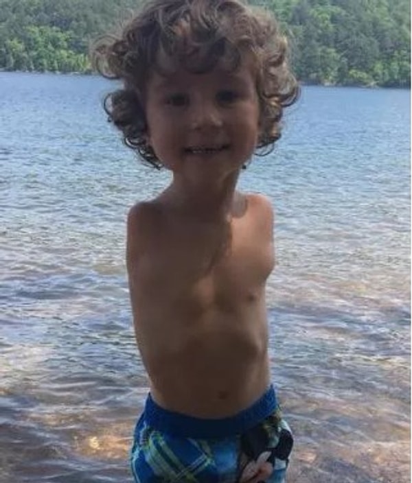 Также он сказал, что мальчик не должен касаться приборов, которые лежали на столе, по той же причине - ГИГИЕНИЧНОСТЬ!