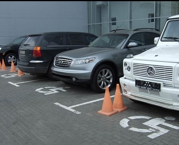 9. А здесь, кажется, собрались "инвалиды-мажоры".