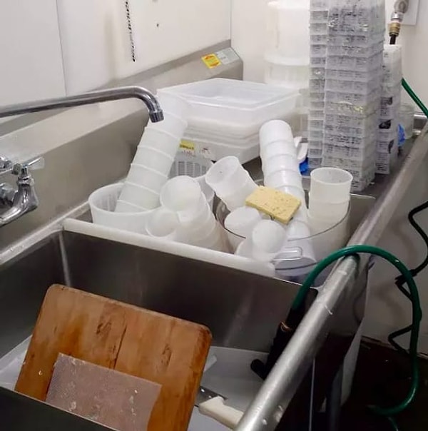 1. Поломка посудомойки - это настоящий кошмар в жизни любого ресторанного работника