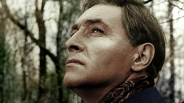 10. Кто был заказчиком картины "17 мгновений весны"?